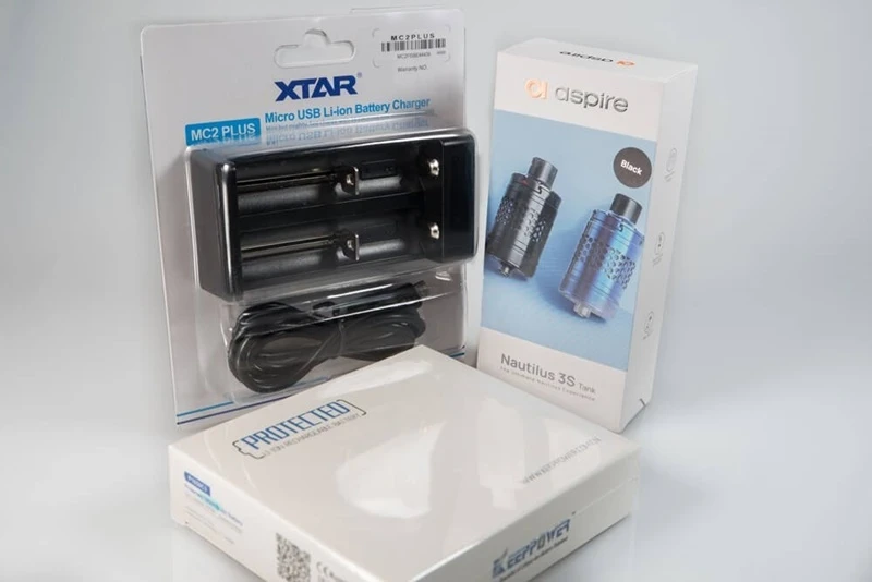 Zubehoer-Set fuer E-Pfeifen mit Verdampfer, zwei Akkus, USB-Ladegeraet und Pfeifenmundstueck